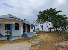 ALA Beach Lodge - Ketapang Homestay，位于哥打巴鲁的木屋