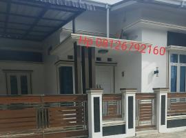 Budi Asih Guest house Syariah，位于巴东机场 - PDG附近的酒店