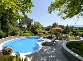 Old Oak House with pool