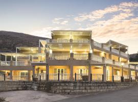 Mont d'Or Hotel Clarens，位于克拉伦斯的酒店