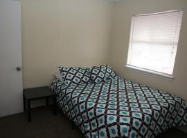 2 bed/ 1 bath next to Ft. Sill，位于劳顿的酒店