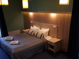 阿尔巴酒店，位于尤尔马拉的酒店