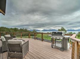 Home with Kachemak Bay View - 5 Miles to Downtown!，位于荷马的酒店