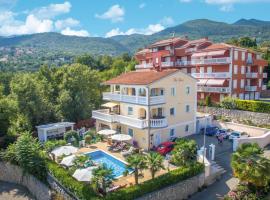 Apartments Villa Chiara Opatija，位于伊齐齐的豪华型酒店