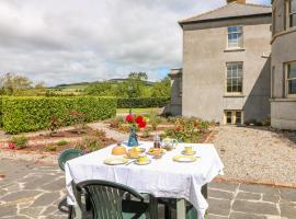 The Lodge at Raheengraney House，位于Cluain na nGall的酒店