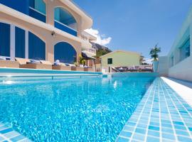 Apartments Ela，位于马卡尔斯卡的酒店