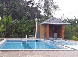 Seri Kenangan，位于Kota Samarahan的带泳池的酒店