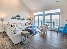 Waterfront Scotland Beach Retreat with Private Beach，位于Ridge的酒店