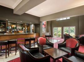 Riverside Hotel，位于沃里克的酒店