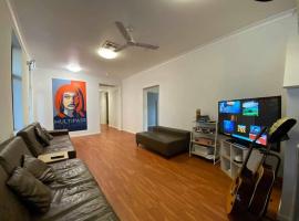 Downtown Backpackers Hostel Perth - note - Valid Passport required for check in，位于珀斯的青旅