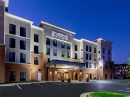 Staybridge Suites Charlottesville Airport by IHG，位于夏洛茨维尔的酒店