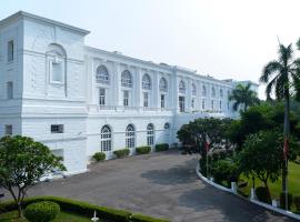 新德里梅顿酒店，位于新德里拉吉加特宗教场所附近的酒店