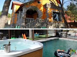 Casa Rural Mansion Adela con Piscina y Jacuzzi，位于Collado Mediano的酒店