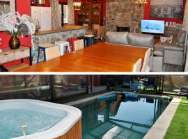 Casa Rural Mansion Alejandra con piscina y jacuzzi，位于Collado Mediano的乡间豪华旅馆