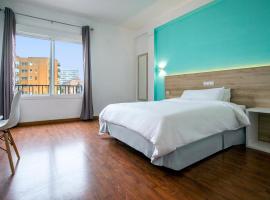 Hotel Torremolinos Centro by Croma，位于多列毛利诺斯的酒店