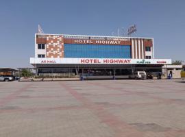 Hotel Highway，位于Derol的酒店