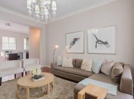 Modern Apartment in Rosebank，位于约翰内斯堡Gautrain Rosebank Station附近的酒店