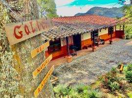 Galicia, cabaña junto a un bosque y a Cascada，位于贾丁的酒店