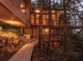 The Sanctuary Retreat & Spa，位于Salt Spring IslandCusheon Lake附近的酒店