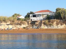 Alekos Beach Houses-Caretta，位于希伊的别墅