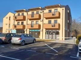 Apartman Centar，位于大格拉迪什泰的带按摩浴缸的酒店