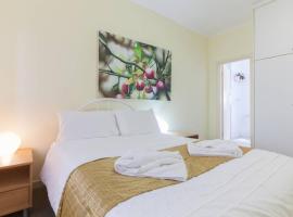 B5 Crawley Apartment 1 BRM & Sleepout near UWA，位于珀斯的酒店