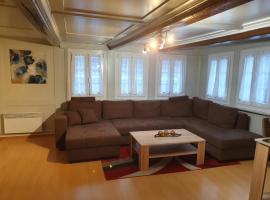 Chalet-Etage Mitten im Dorf，位于洛伊克巴德的酒店