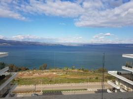 King David breathtaking LAKE VIEW 4BDR PENTHOUSE，位于提比里亚的酒店