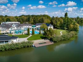 Liget Wellness &eacute;s Konferencia Hotel，位于索尔沃什的海滩酒店