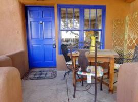 Casas de Guadalupe - Sante Fe Vacation Rentals，位于圣达菲的度假屋