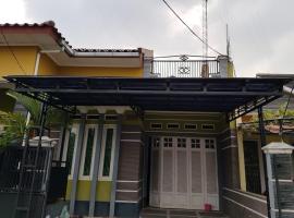 Kartika Guest House Cianjur，位于展玉的度假短租房