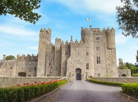 Kilkea Castle，位于KilkeaAthy Heritage Centre-Museum附近的酒店