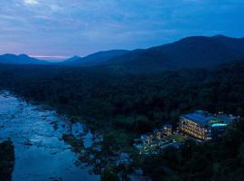 Niraamaya Retreats Samroha Athirappilly，位于Athirappilly的酒店