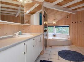 Holiday home Nykøbing Sj XVII，位于Tjørneholm的酒店