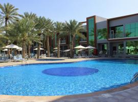 Royal Residence Hotel Apartments，位于乌姆盖万的带泳池的酒店