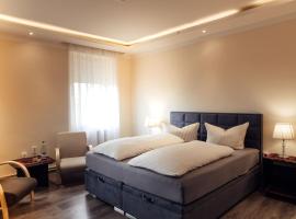 Hotel und Restaurant Golden Village，位于里萨的酒店