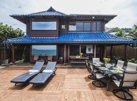 Blue Mahina at Sunset Beach home，位于哈莱伊瓦的酒店