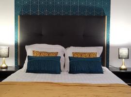 Logis Hotel La Tourelle du Beffroi，位于波旁朗西的酒店