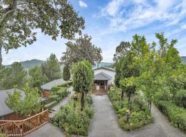 Club Mahindra Binsar Villa，位于阿尔莫拉的酒店