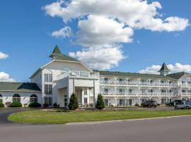 Clarion Hotel & Suites，位于威斯康星戴尔Great Wolf Lodge Wisconsin Dells附近的酒店