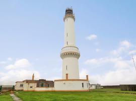 Aberdeen Lighthouse Cottages - coastal, dolphins，位于阿伯丁的酒店