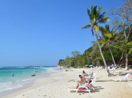 Sonny Island Resort，位于Punta Bajo RicoRey Island附近的酒店