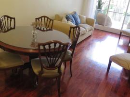 Fabulous and Quiet Apartment+Balcony in Barrio Norte. Your easy access to Buenos Aires!，位于布宜诺斯艾利斯Aguero Subway Station附近的酒店