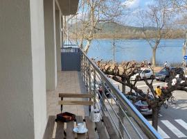JASALPI único apartamento delante del Lago de Banyoles，位于班约莱斯的度假短租房