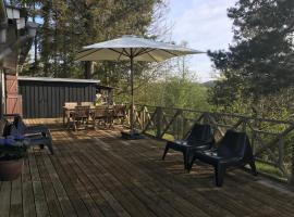 Hyggeligt sommerhus i Ebeltoft, tæt på strand og skov.，位于埃贝尔托夫特的度假屋