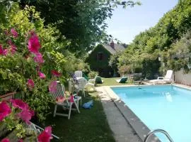 L OUSTALOU MAISON D HOTES DE CHARME EN AUVERGNE PISCINE PRIVEE CHAUFFéE