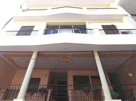 DS Residency-Near Ghats N Temples-Parking-Free Wi-Fi