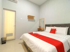 RedDoorz @ Helvetia Medan 2，位于Pulauberayan的酒店