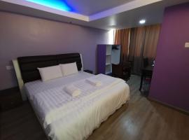 OYO 89951 Maa Hari Hotel，位于Kampong Kayu Arang的酒店