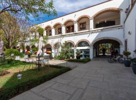 Hotel Hacienda San Cristóbal，位于莱昂德尔巴乔机场 - BJX附近的酒店